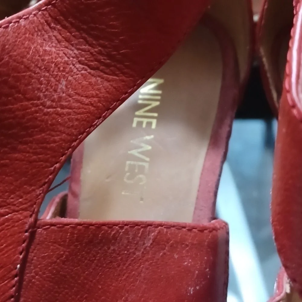 NINE WEST SIZE 8 PUMPS